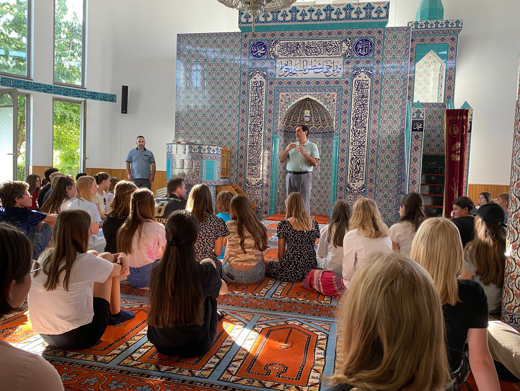 Besuch der 7. Klassen in der Moschee in Dingolfing