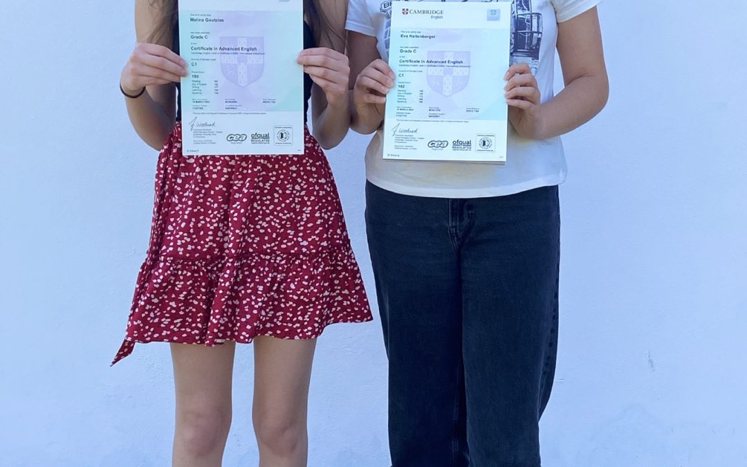 Zwei unserer Schülerinnen bekommen das Cambridge Advanced Certificate