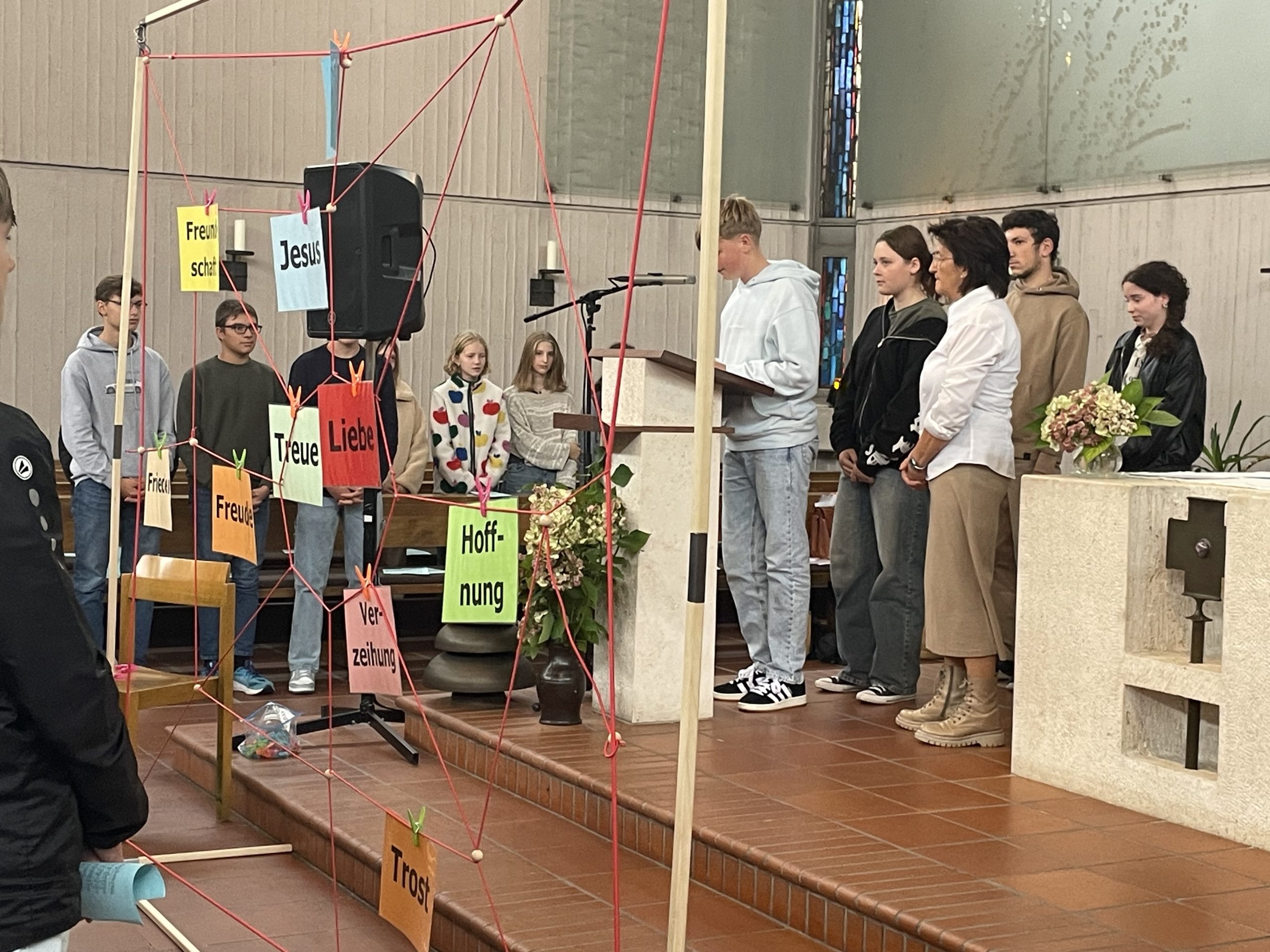 “Netze knüpfen” – Zwei ökumenische Schuljahresanfangsgottesdienstfeiern in St. Johannes